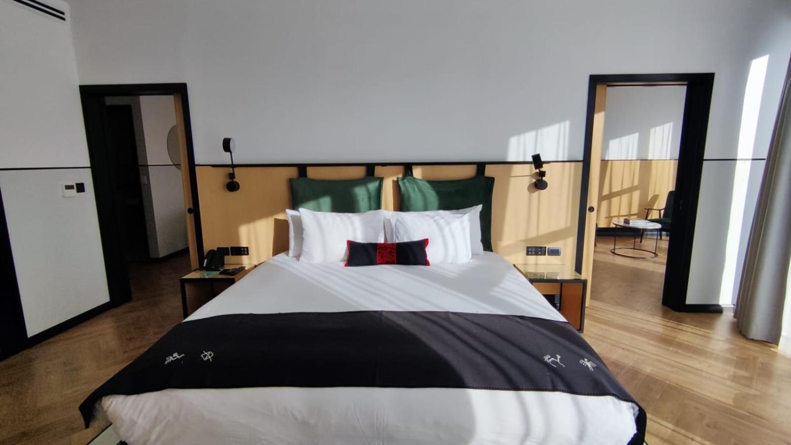 Met Hotel لاباز المظهر الخارجي الصورة